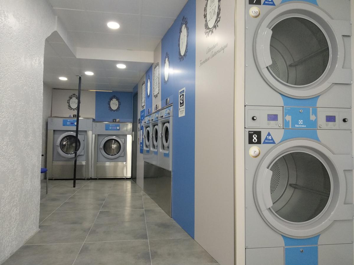 Vue intérieure de la Laverie de l'Isle à Château-Thierry – machines à laver Electrolux